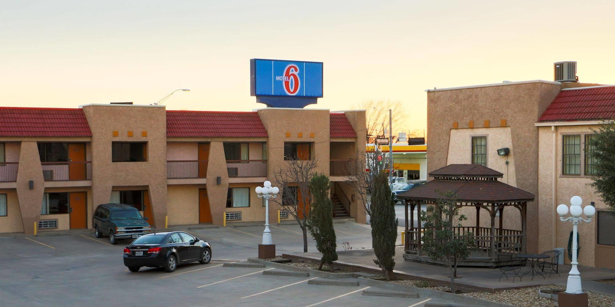 Oyo Hotel Groesbeck Exterior photo